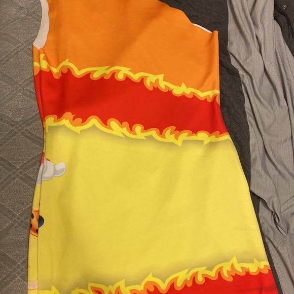 FLAMING HOT CHEETO COSTUME BY SPIRIT HALLOWEEN - Picture 4 of 6